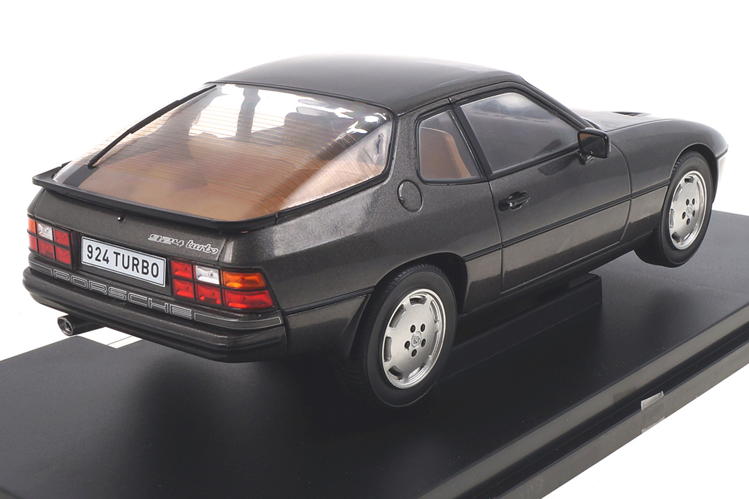 Porsche 924 Turbo grau MCG 1:18 MCG18193