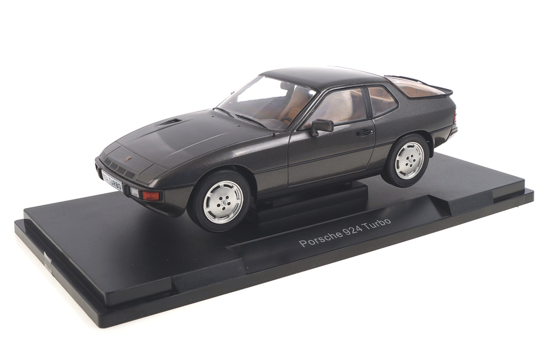 Porsche 924 Turbo grau MCG 1:18 MCG18193