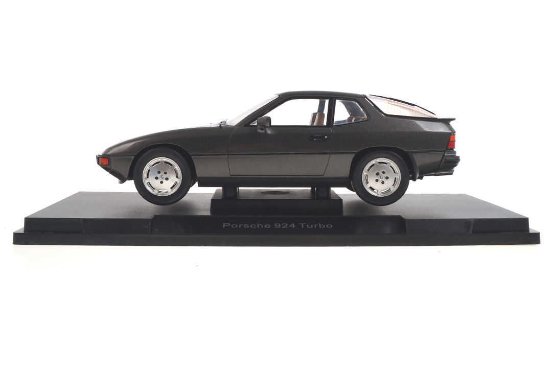 Porsche 924 Turbo grau MCG 1:18 MCG18193