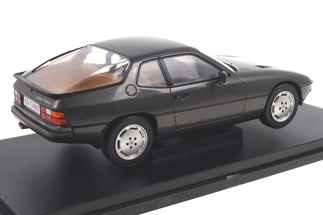 Porsche 924 Turbo grau MCG 1:18 MCG18193