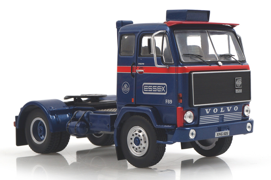 Volvo F89 Essex Lotus Racing Transporter IXO 1:43 TTR021