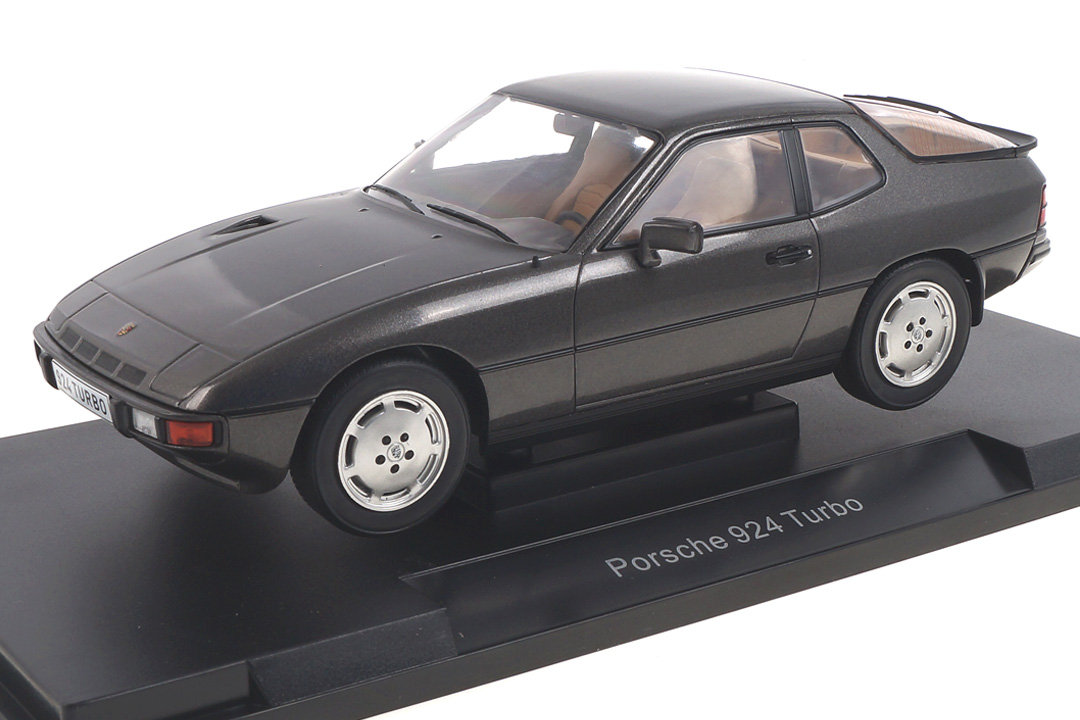 Porsche 924 Turbo grau MCG 1:18 MCG18193