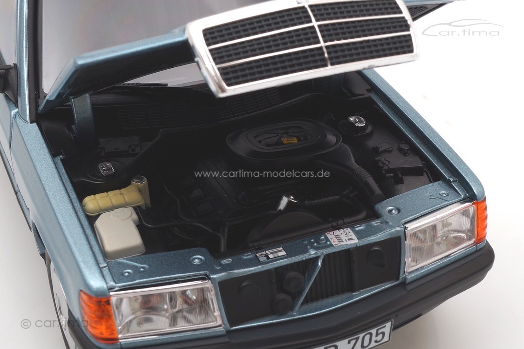 Mercedes-Benz 190E 1984 hellblau met. Norev 1:18 183828