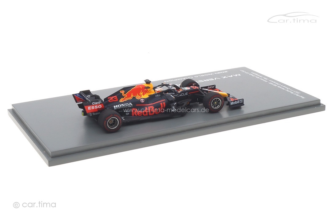 Red Bull Racing RB16B Winner GP Abu Dhabi 2021 Max Verstappen/pit board/No.1 board Spark 1:43 S7861