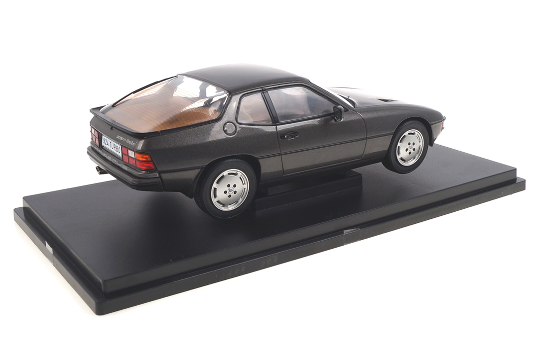 Porsche 924 Turbo grau MCG 1:18 MCG18193