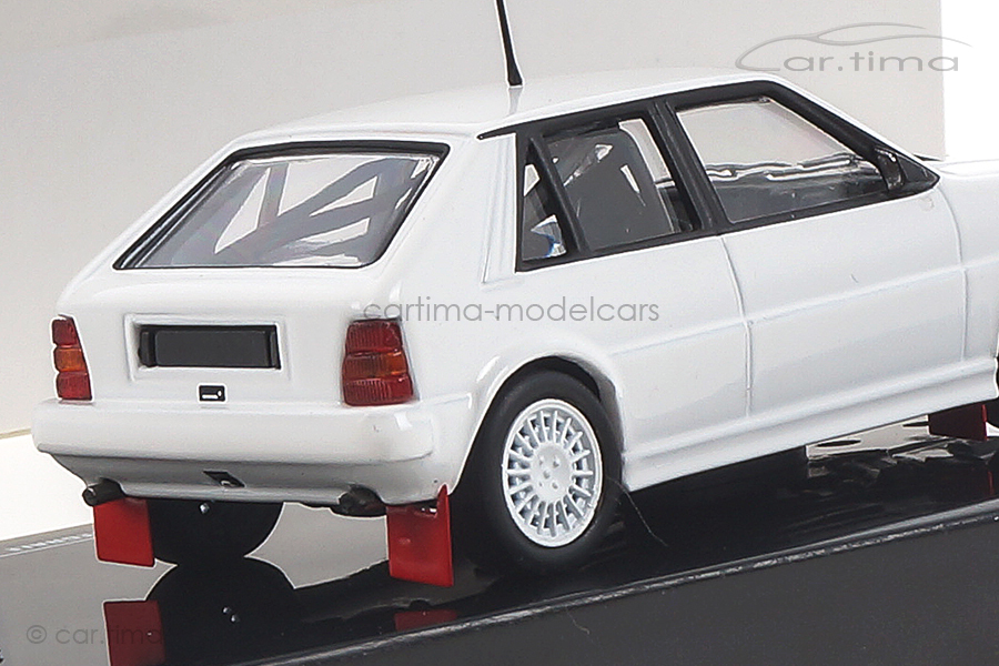 Lancia Delta HF Integrale 16V weiß IXO 1:43 MDCS026